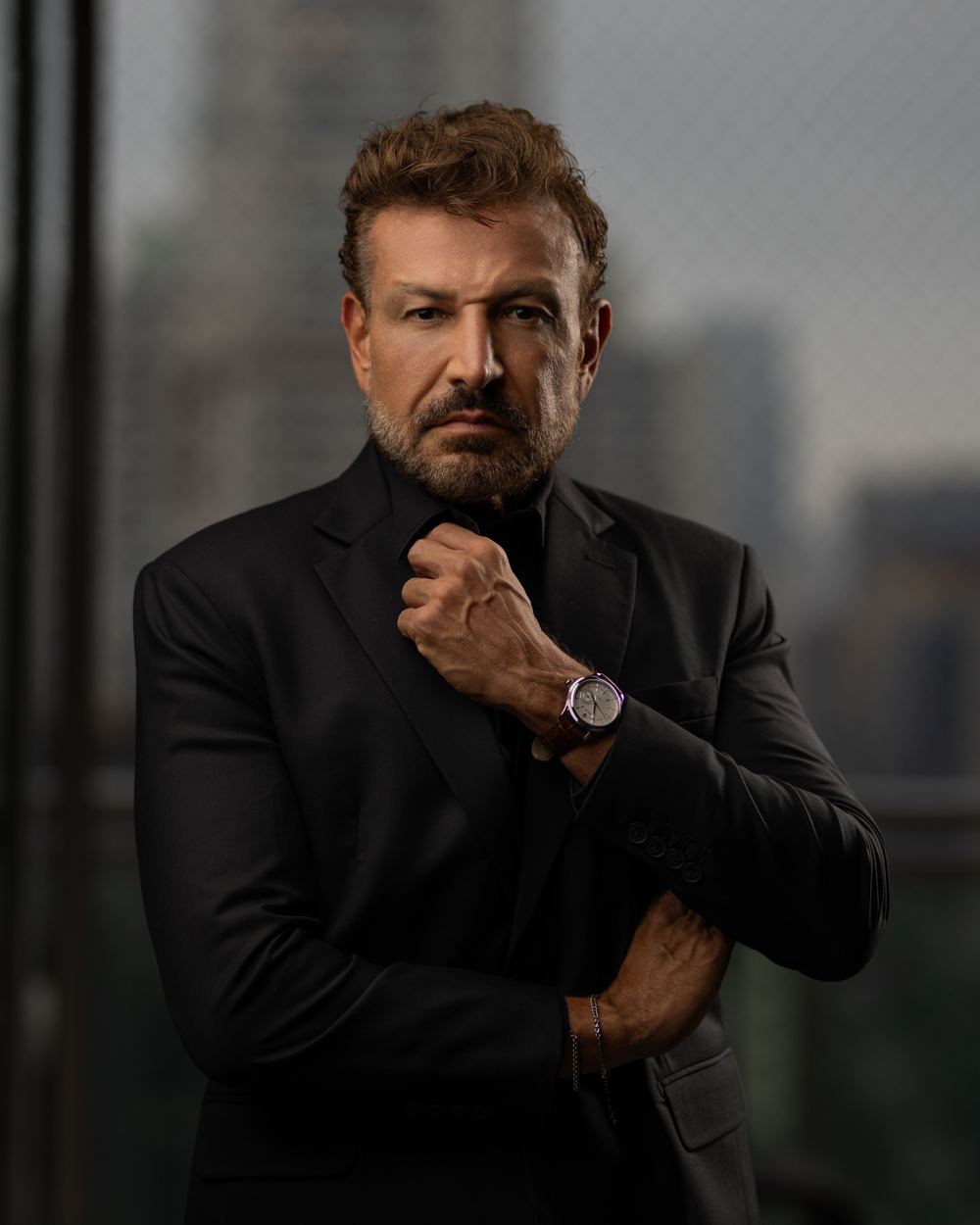 Retrato original de Carlos Abate, fundador da ABATE Privé Travel